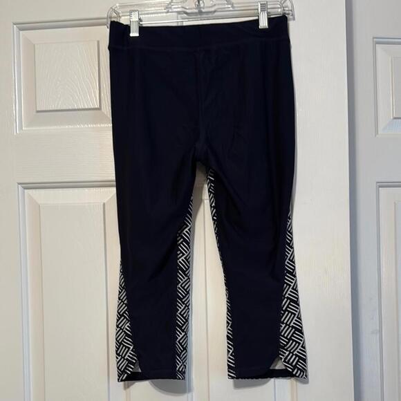 Stylish Capris by The Limited - Black and White Pattern - Picture 3 of 4